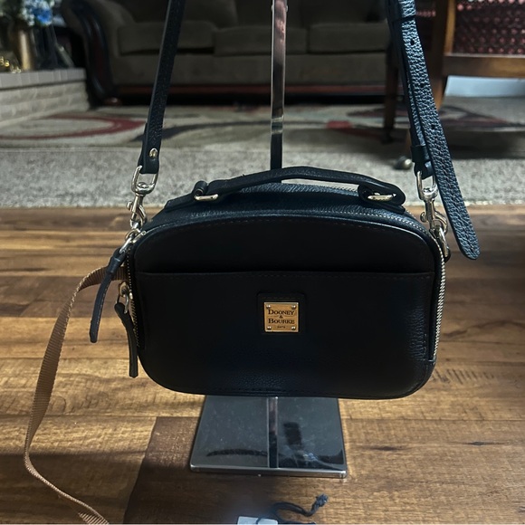 Dooney & Bourke (# J14254806) Black Leather Crossbody Bag (8 x 5” in.) W/ Tags - Picture 3 of 16